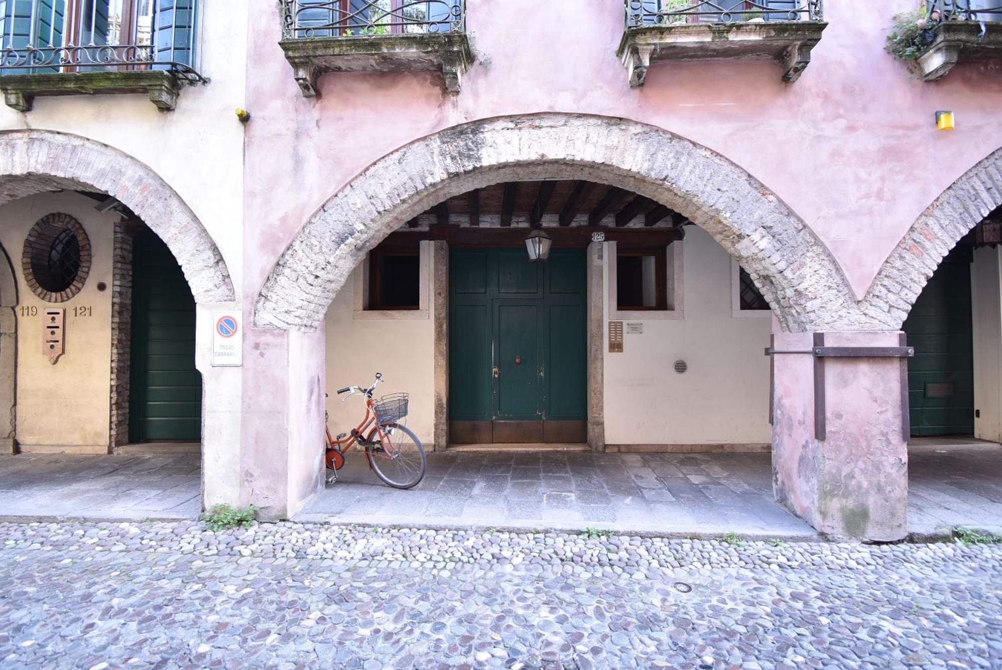 Welc-Om Savonarola Open Space Padova Luaran gambar